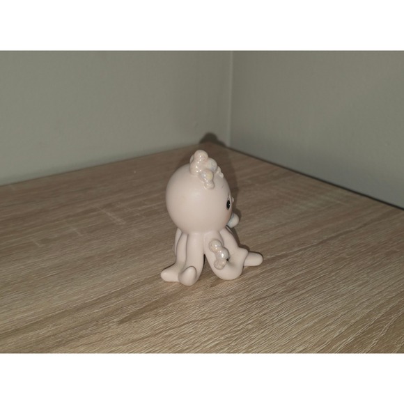 Precious Moments Octopus with Fish Porcelain Figurine 1992 Peach 527769 - Picture 2 of 6